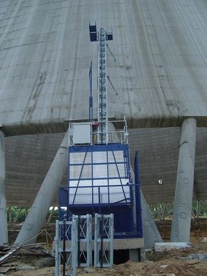 Bom preço 1600 kg 37kw Elevador de canteiro de construção com 18 passageiros SC160 on-line
