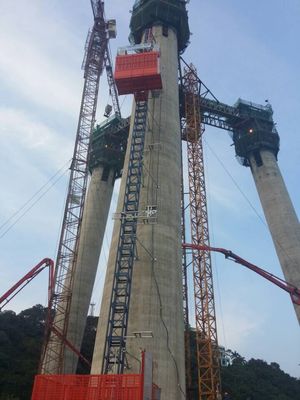 Inclinação 33m/min 2000KG Material de construção Sistema de aterragem automática