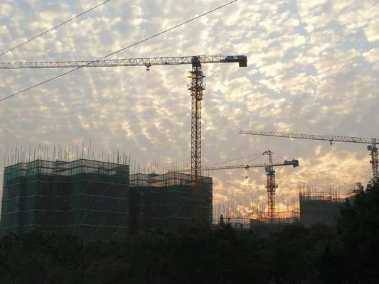 Bom preço Capacidade de elevação 4 toneladas 51m Guindaste de torre sem topo para construção de edifícios altos on-line