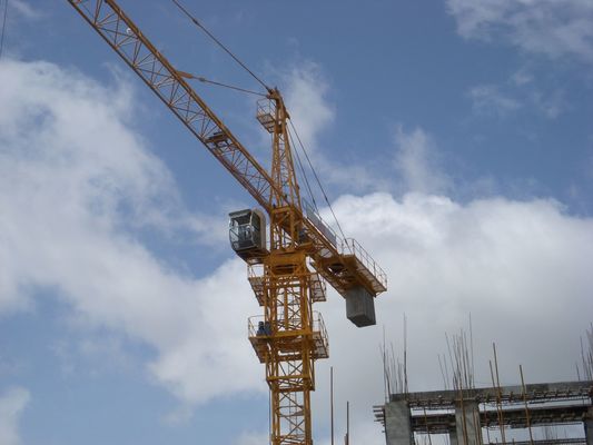 Bom preço Localização do edifício 16t 70 metros Torre de construção resistente à ferrugem on-line