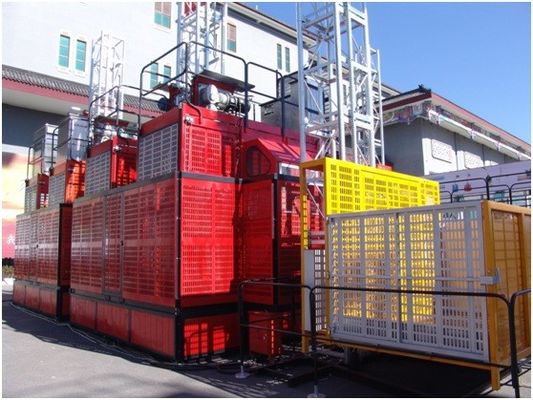 SC200 Elevador de material de construção/elevador de construção com controlo VFD/mastro galvanizado a quente e gaiolas com elevador de barras