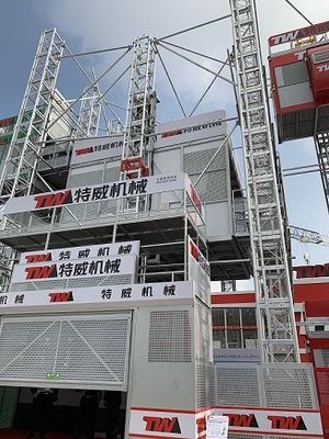 SCE500 Elevador para construção civil de dois mastros com capacidade para 30 passageiros
