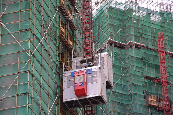 Elevador de elevação de passageiros de aço de jaula única de 55 kW para o canteiro de construção SC300